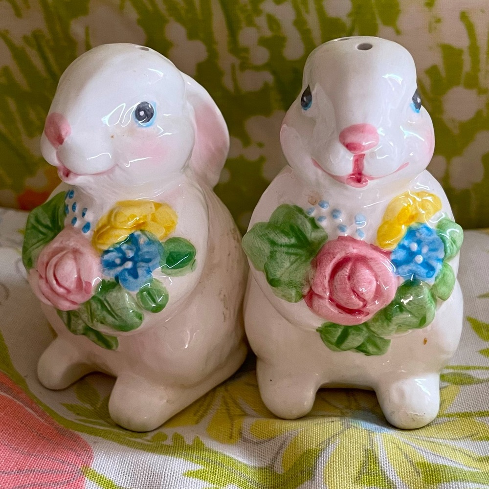 Vintage Ceramic Salt & Pepper Shakers